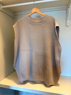 H&M Ribbed Crew Neck Sweater Vest in Beige